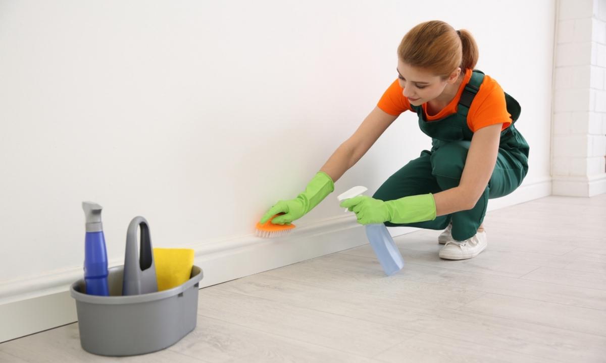 How to Clean Baseboards
