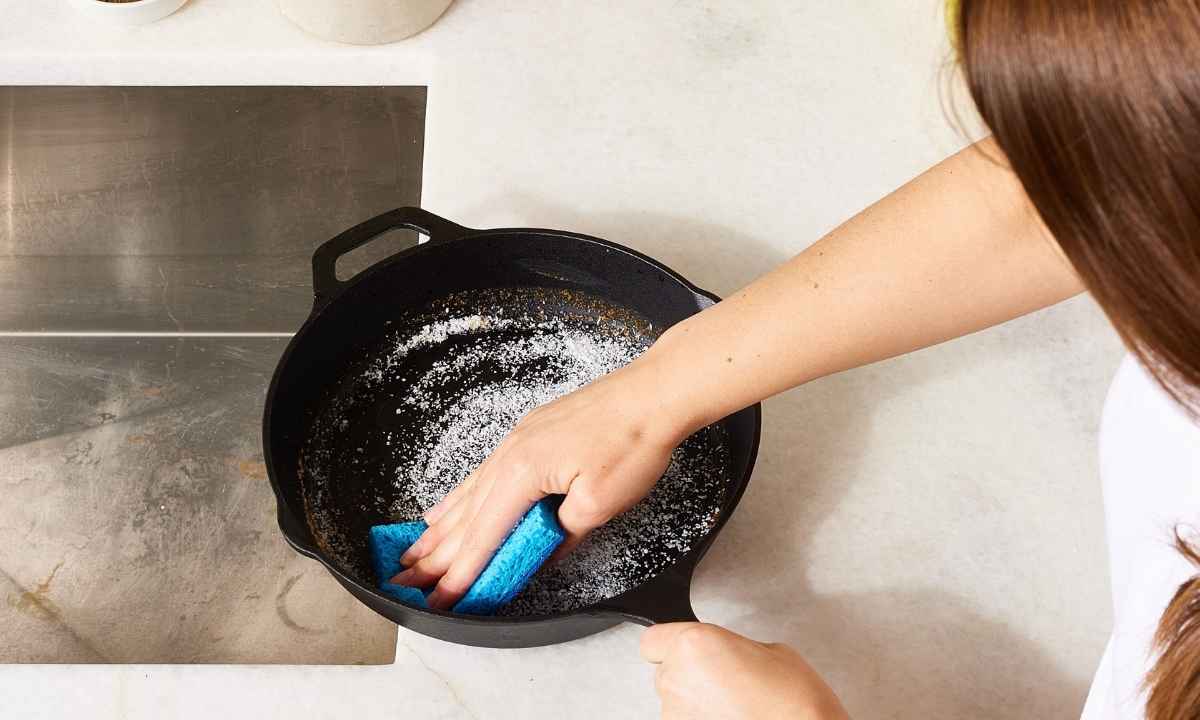 How to Clean a Cast Iron Skillet