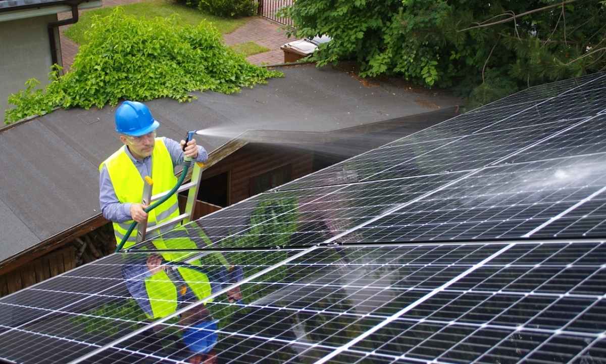 how to clean solar panels