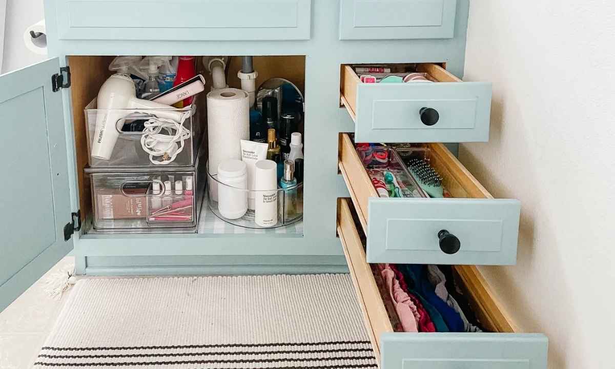 how to organize bathroom cabinet